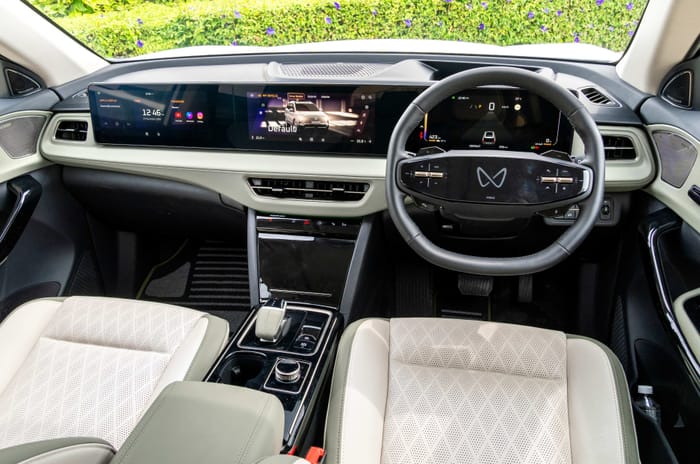 Mahindra XEV 9S interior