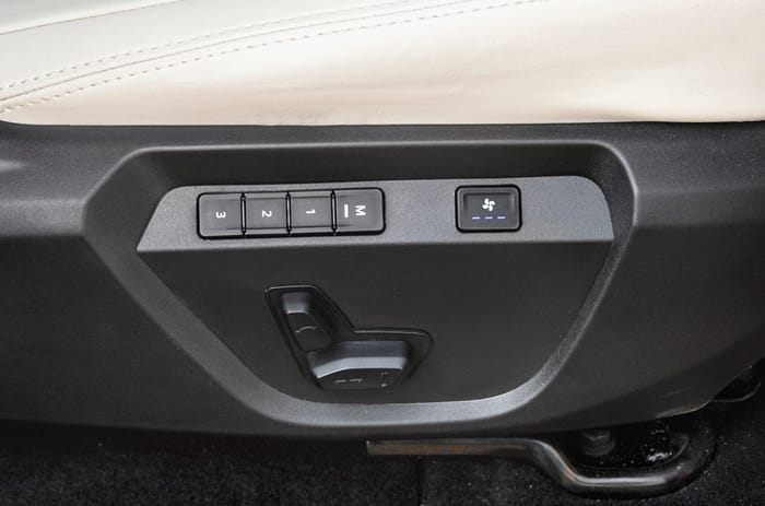 Tata Harrier petrol front seat ventilation and adjust
